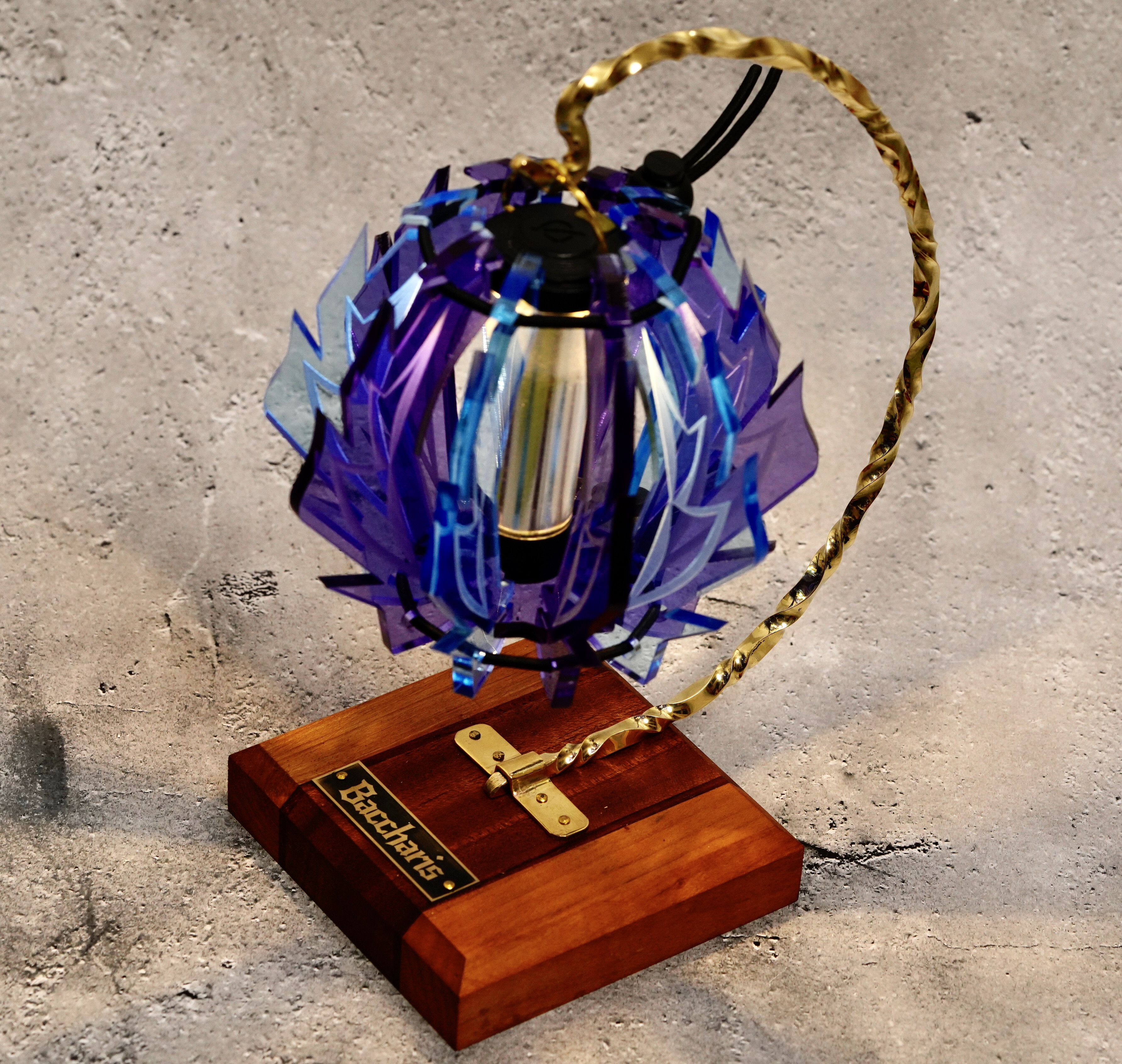 寄木と真鍮のランタンスタンド 寄木と真鍮のランタンスタンド 春です🌸 寄木ランタンスタンドです