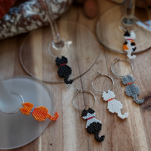 猫のシルエットのワインチャーム、5cm、ミユキデリカビーズ6個セット