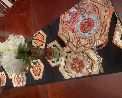 2357豪華な刺繍の袋帯リメイク 正絹テーブルランナー お正月に