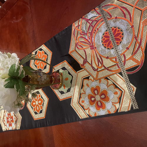 2357豪華な刺繍の袋帯リメイク 正絹テーブルランナー お正月に