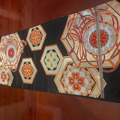 2357豪華な刺繍の袋帯リメイク 正絹テーブルランナー お正月に