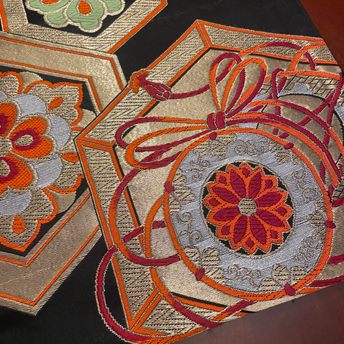 2358豪華刺繍の袋帯リメイク 正絹テーブルランナー お正月に