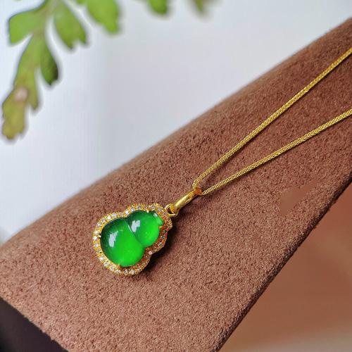 ひょうたんモチーフ ヒスイペンダントk18 ネックレス・ペンダント  