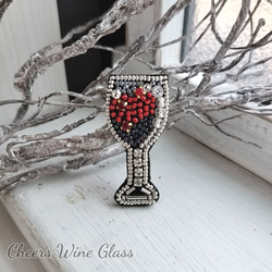 cheersWineGlassR*ビーズ刺繍ブローチ 1枚目の画像