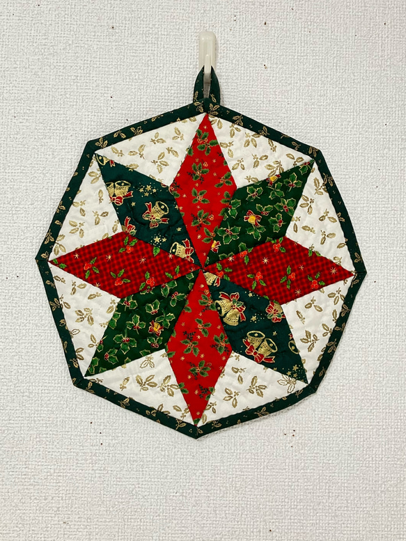 【めるも】クリスマス パッチワークキルト タペストリー（リバティ生地使用） めるも様専用】クリスマス パッチワークキルト タペストリー（リバティ