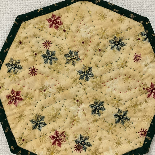 ハンドメイドパッチワークキルトの大人ぽいクリスマスタペストリー クリスマスタペストリー ☆moda DEB STRAIN パッチワークキルト