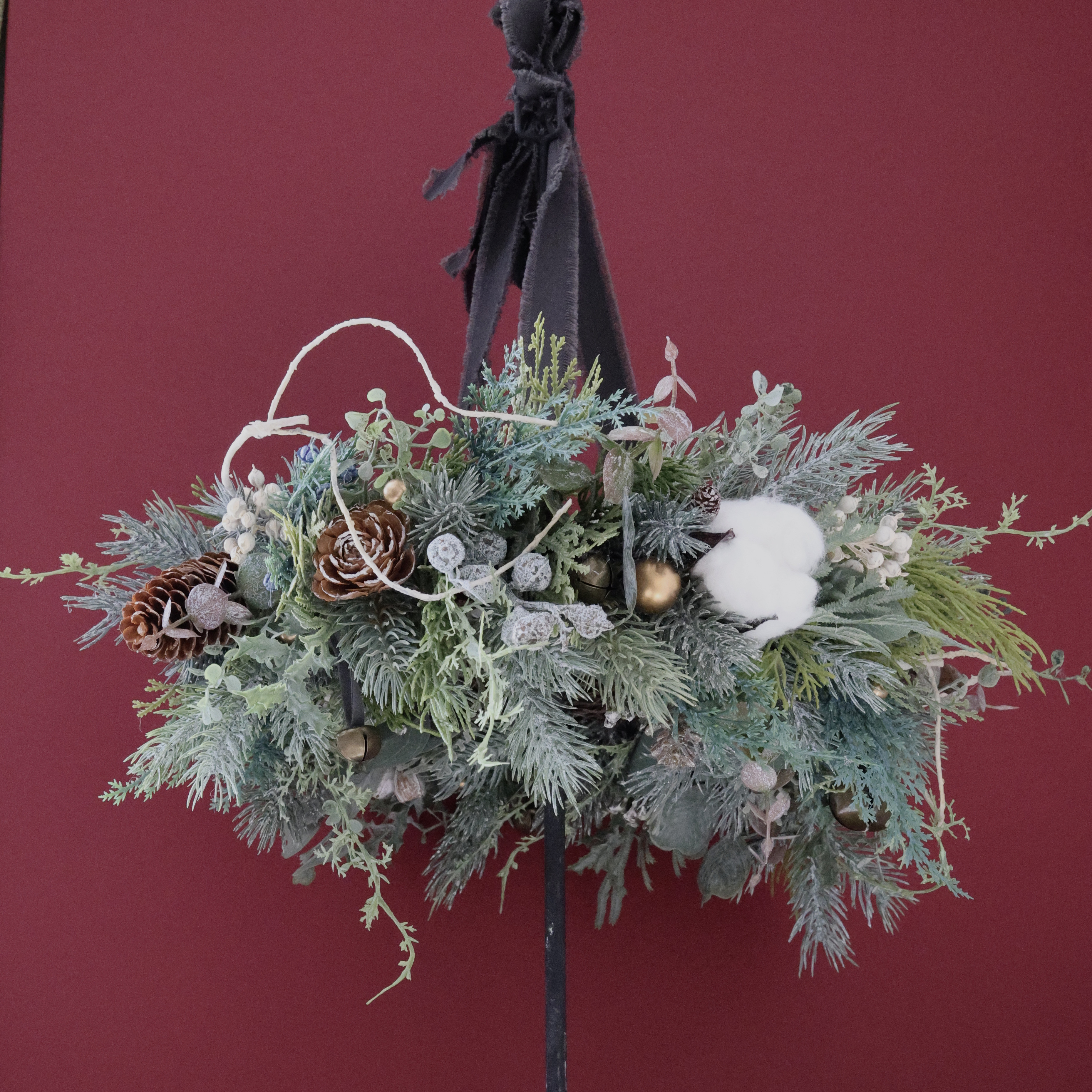 Creema限定　優しい鈴の音色のフライングリース：クリスマスリース　シック　アーティフィシャル　ハンギング　X'mas