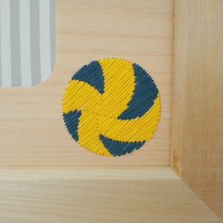 バレーボールの木刺繍フォトフレーム 2枚目の画像