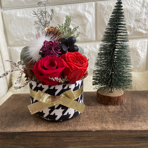 デコレーションケーキ型クリスマスアレンジ プリザーブドローズ