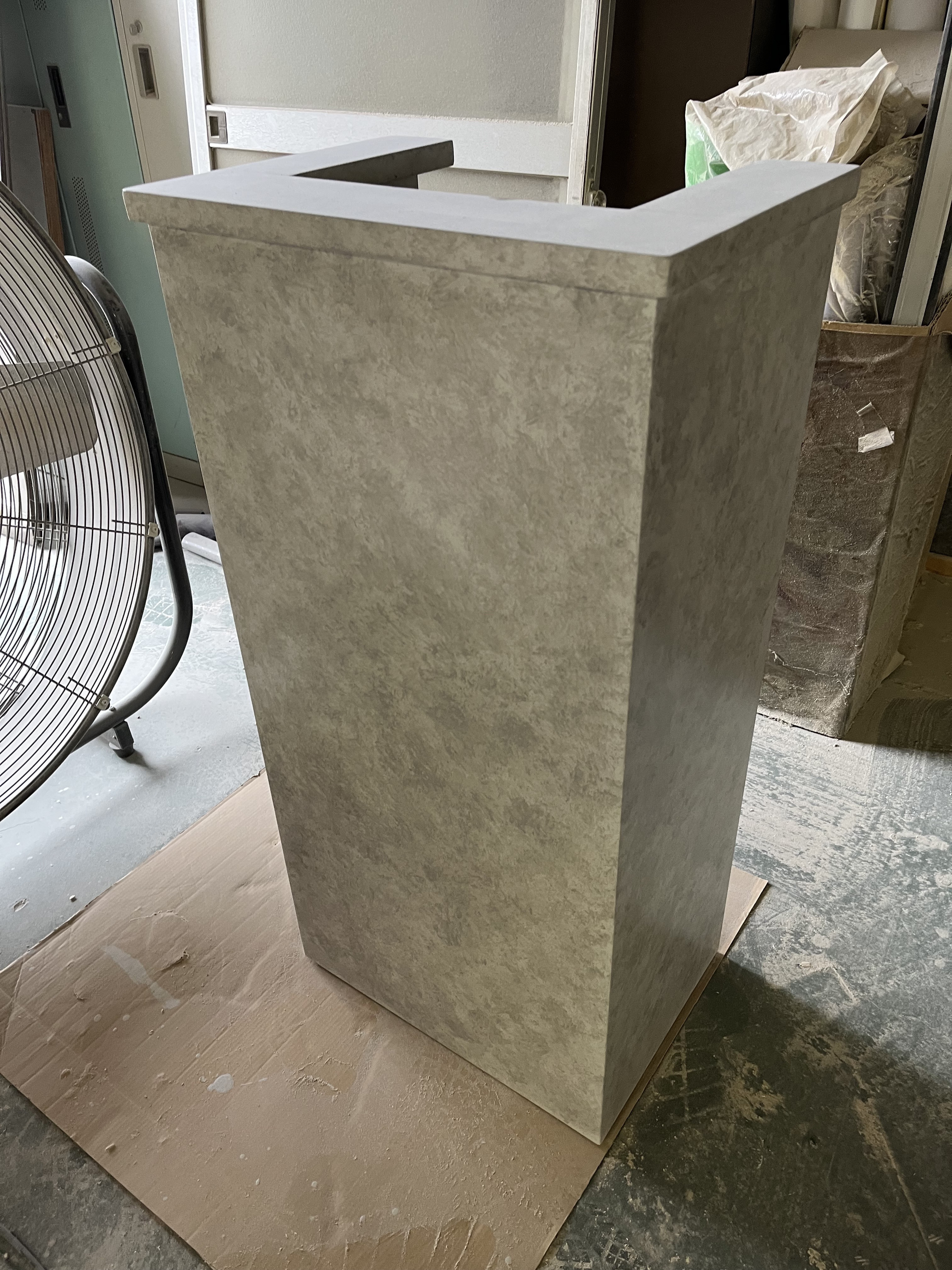 石っぽいカウンター　レジカウンター