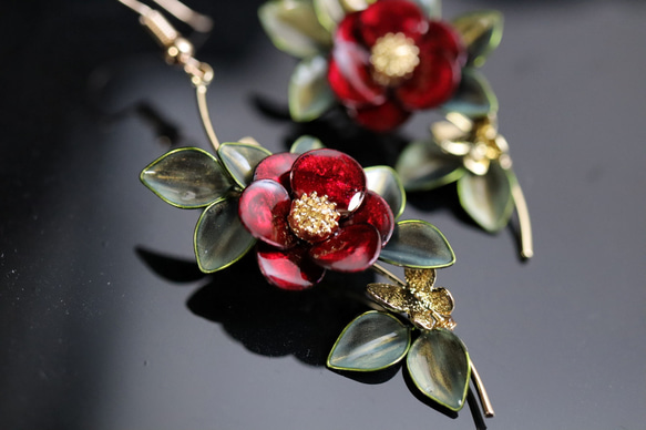 艶やかな赤椿ピアス/イヤリング クリスマス/お正月/成人式/着物/浴衣