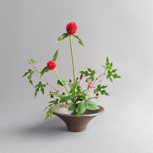 青磁の花器　魅力的なフォルム　一点物 青磁の花器 魅力的なフォルム 一点物 陶芸