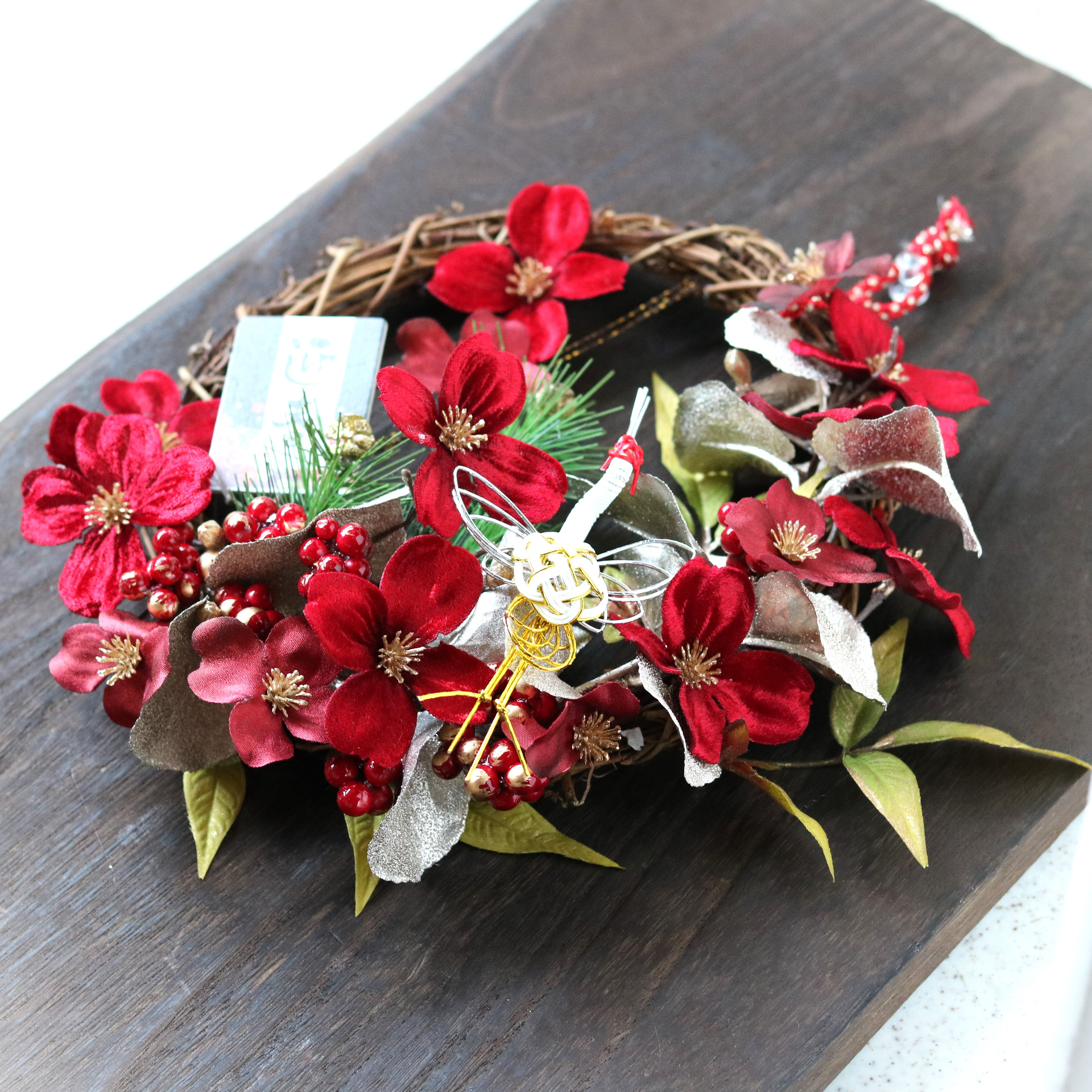 新作 和モダン お正月飾り ハナミズキと鶴 《オーナーとスタッフデザイン》 新作 和モダン お正月飾り ハナミズキと鶴 《オーナーとスタッフデザイン》