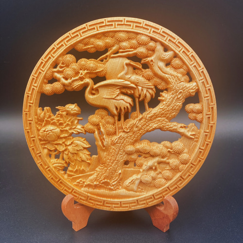 松鶴延年 14.5cm（鶴・松・牡丹)・台座付き 参次元両面彫刻 透かし彫