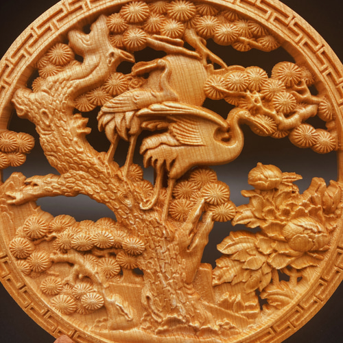 松鶴延年 14.5cm（鶴・松・牡丹)・台座付き 参次元両面彫刻 透かし彫