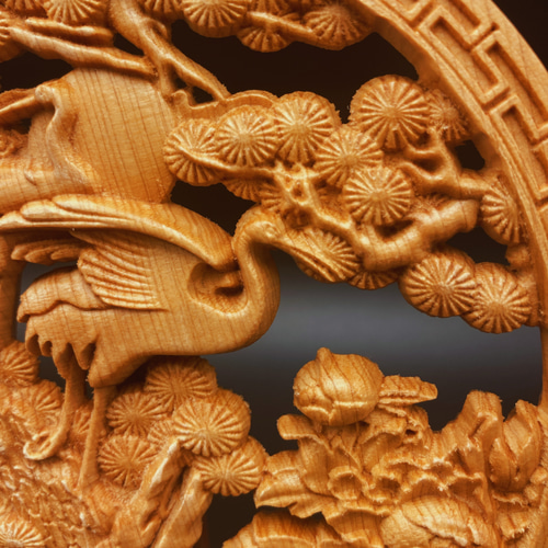 松鶴延年 14.5cm（鶴・松・牡丹)・台座付き 参次元両面彫刻 透かし彫