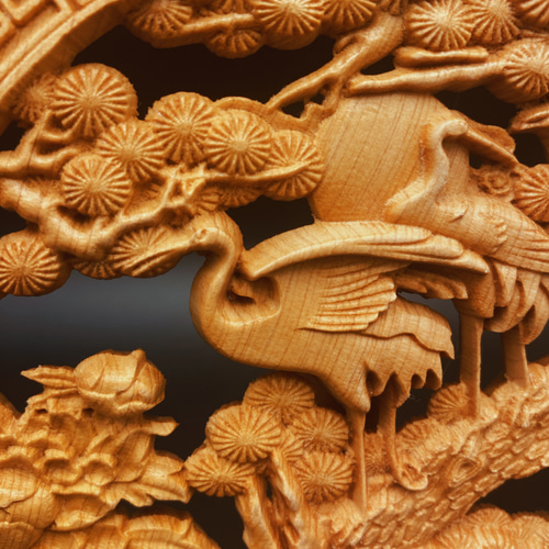 松鶴延年 14.5cm（鶴・松・牡丹)・台座付き 参次元両面彫刻 透かし彫