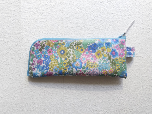 筆盒 牙刷盒 L 型拉鍊 透明小袋 瑪格麗特安妮 Liberty 層壓板 ♡ 盛夏花園裡的花朵 第2張的照片