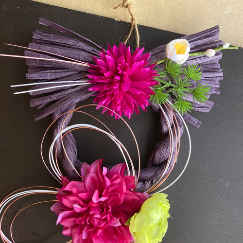 数量限定【お正月】ダリアとマムのタッセル型しめ縄リース わ