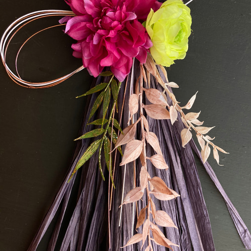 数量限定【お正月】ダリアとマムのタッセル型しめ縄リース わ