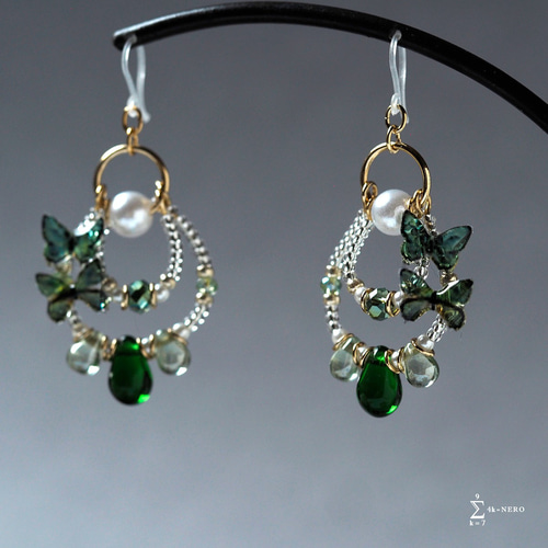 一点物】耳飾り 小粒ビーズの弧と緑蝶々〈 イヤリング , ピアス