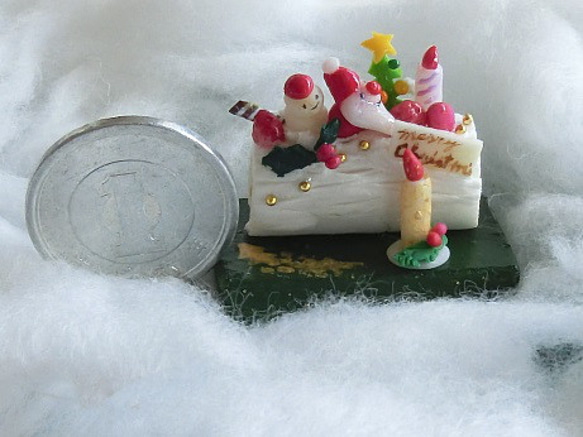 クリスマスケーキ・ホワイトブッシュド・ノエル 3枚目の画像