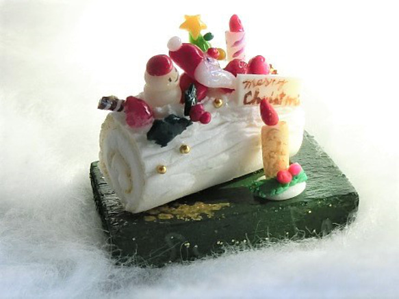 クリスマスケーキ・ホワイトブッシュド・ノエル 2枚目の画像