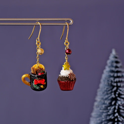 クリスマスホットワインとツリーカップケーキ  ピアス/イヤリング 2枚目の画像