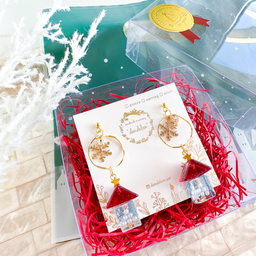【売り切り御免！】 冬 クリスマス☆レジン 雪の結晶 赤☆クリスタルガラス レッド ピアス