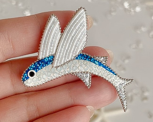 ヴィンテージ　ベークライト　飛魚　トビウオ　ブローチ ヴィンテージ ベークライト 飛魚 トビウオ ブローチ - メルカリ
