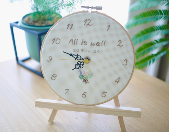 刺繍 壁掛け時計】フラワーブーケ時計 /メッセージ記念日入り 誕生結婚