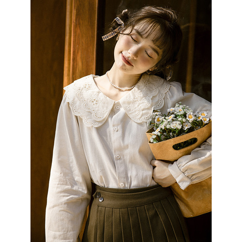 華やかな レース衿 白 ブラウス 春 春服 可愛い 着痩せ効果 ぽちゃかわ 