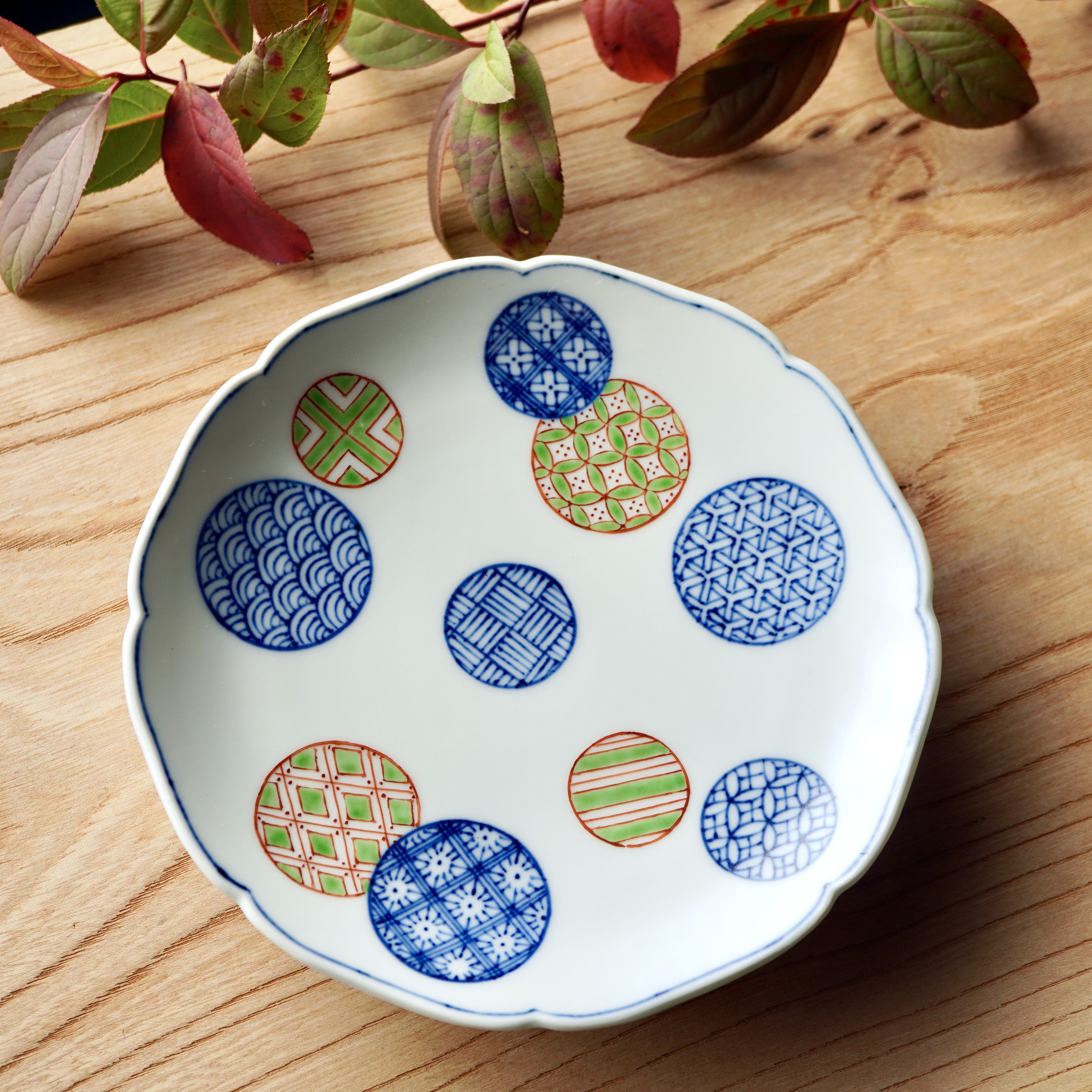 輪花丸紋祥瑞５寸皿　約15.8cm