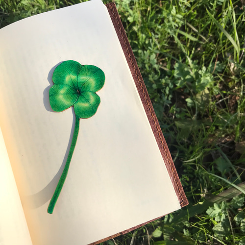 本革 葉っぱ 四つ葉 クローバー ブックマーク 栞 しおり・ブックマーク