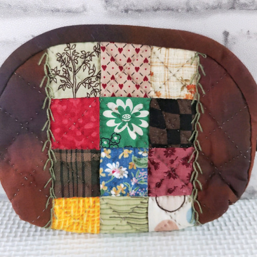 パッチワークキルトのポーチ（正方形ブロック） ポーチ はなりん 通販