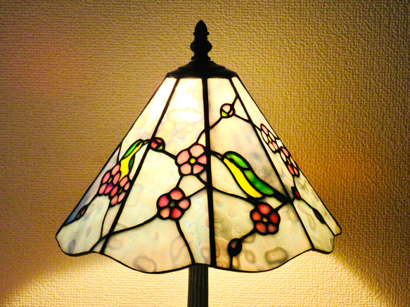 ⭐️送料無料⭐️ステンドグラス＊梅の花と小鳥のテーブルランプ 