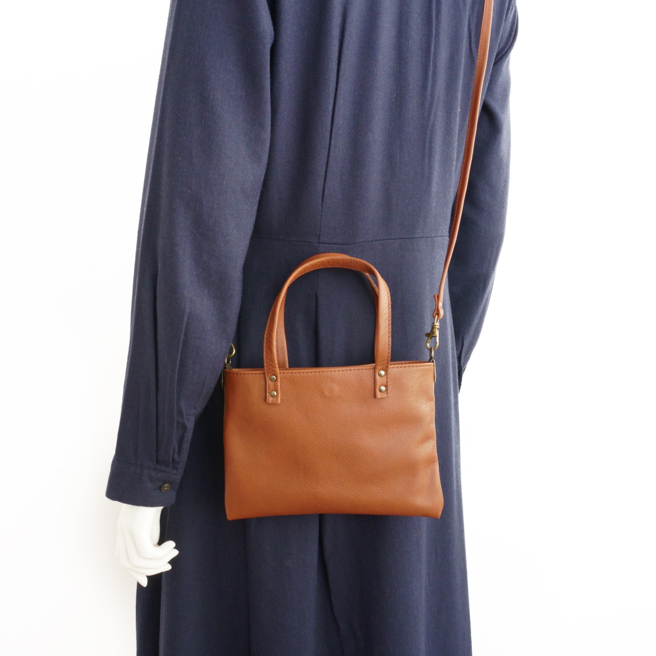 A5サイズ 2way 1点物の肌当たり優しいサコッシュ - 普段使いや旅行に最適！