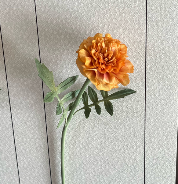 布の花　小さいマリーゴールド　オレンジ　2 枯れない手作りのお花 7枚目の画像