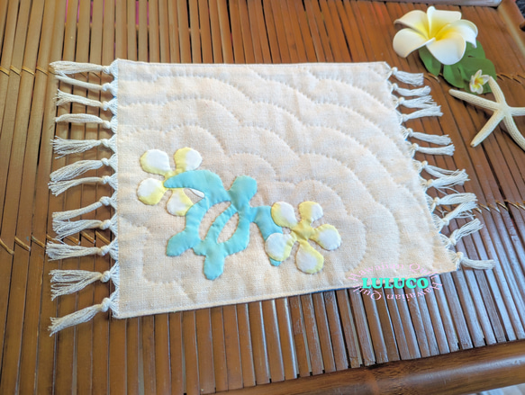 ハワイアンキルト　マルチマット ハワイアンキルト ☆ マルチマット ☆ ホヌ/プルメリア ピンク