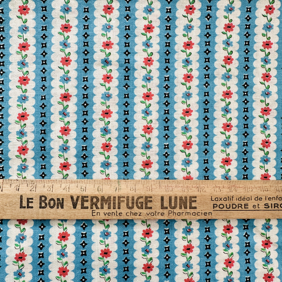 フランスアンティーク ヴィンテージ ファブリック・水色ストライプに赤とブルー小花 4枚目の画像