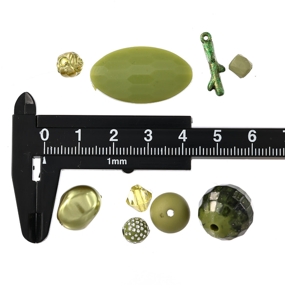 ビーズ ミックス 8mmー25mm 緑 100ｇ たっぷり 丸 混形 アソート ハンドメイド パーツ  BD3438 4枚目の画像