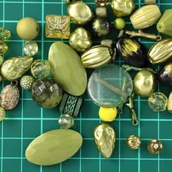 ビーズ ミックス 8mmー25mm 緑 100ｇ たっぷり 丸 混形 アソート ハンドメイド パーツ  BD3438 5枚目の画像