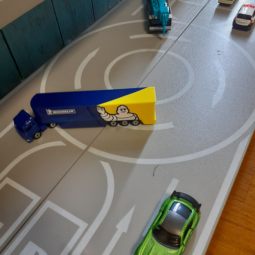 組み立て済み自作トミカホットウィール7段128台収納棚ロータリー 組み立て済み自作トミカホットウィール7段128台収納棚ロータリー