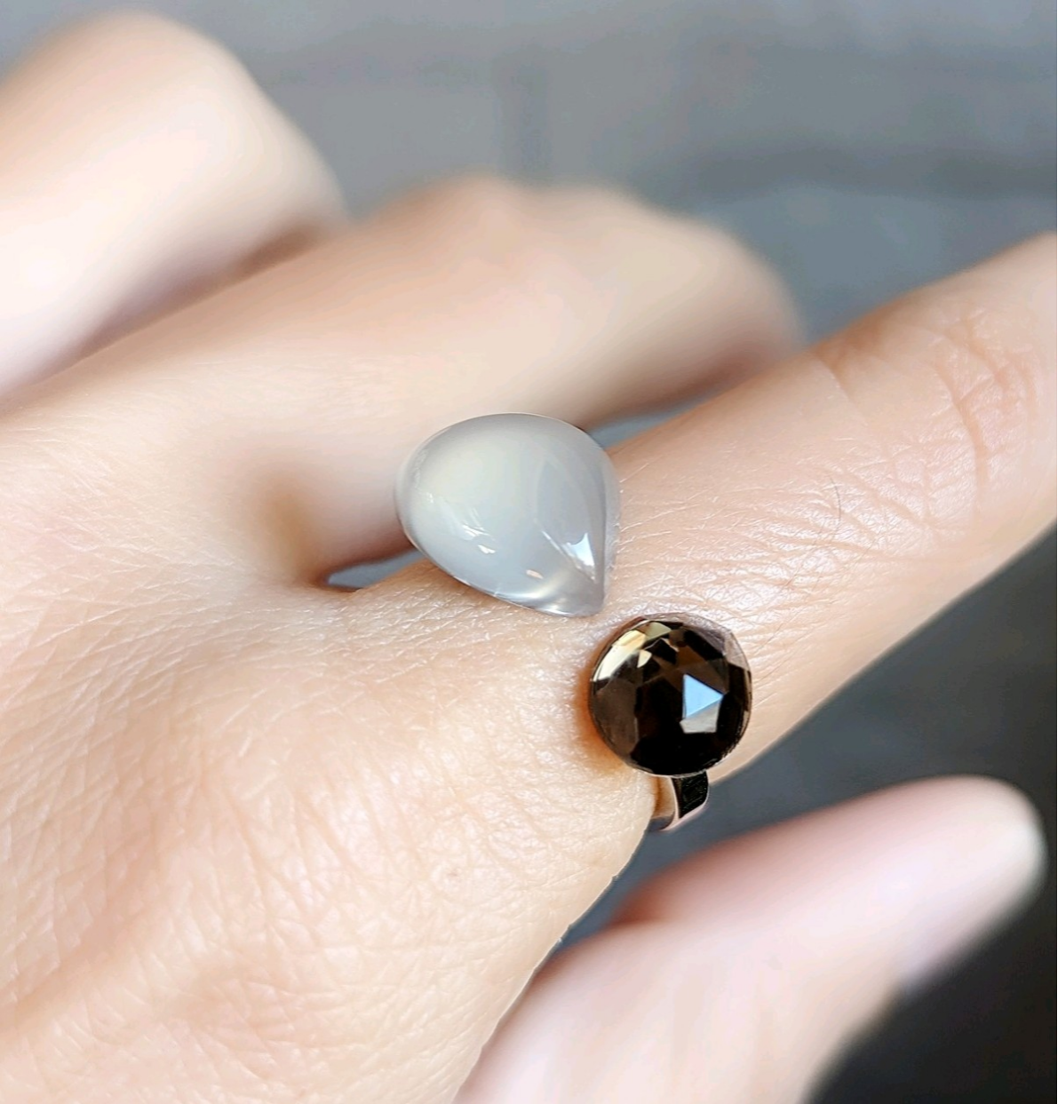 嬉しSurprise Happiness天然石スモーキークォーツ＆グレーオニキスフォークリングサージカルステンレス