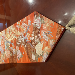 2380華やかなオレンジ！袋帯リメイク　タッセル付き正絹テーブルランナー　お正月 1枚目の画像