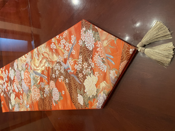 テーブルランナー(高級正絹袋帯リメイク)タッセル付き 2662豪華刺繍の袋帯から作ったタッセル付正絹テーブルランナー