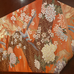 2380華やかなオレンジ！袋帯リメイク　タッセル付き正絹テーブルランナー　お正月 3枚目の画像
