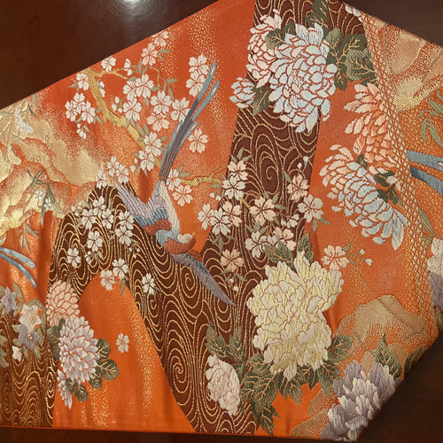 テーブルランナー(高級正絹袋帯リメイク)タッセル付き 2662豪華刺繍の袋帯から作ったタッセル付正絹テーブルランナー