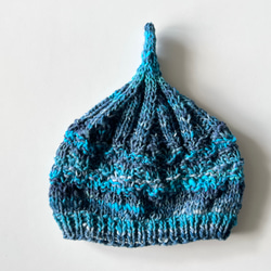 １点限定！　新作！野呂英作毛糸使用どんぐりニット帽子　手編み　ブルーグラデーション　フリーサイズ・プチギフト 2枚目の画像