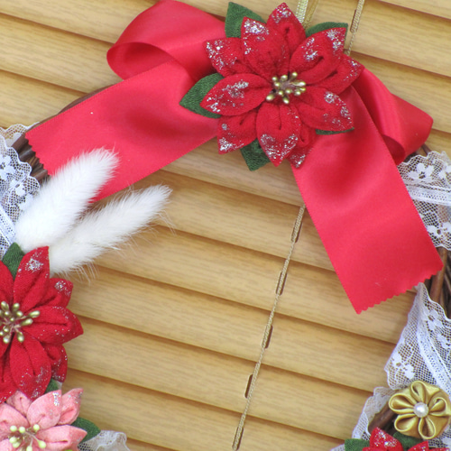 24-1 つまみ細工 籐のクリスマスリース ポインセチア ラメ付き アート